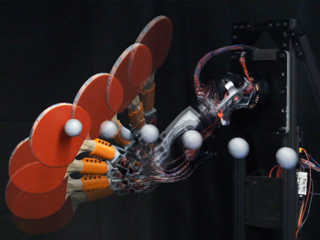 Ping pong battle controled by robotic mechanisms hit a ping pong ball