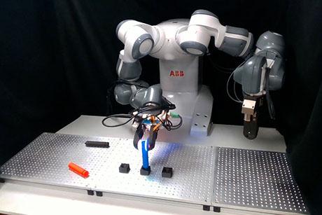 A new model offers robots precise pick-and-place solutions